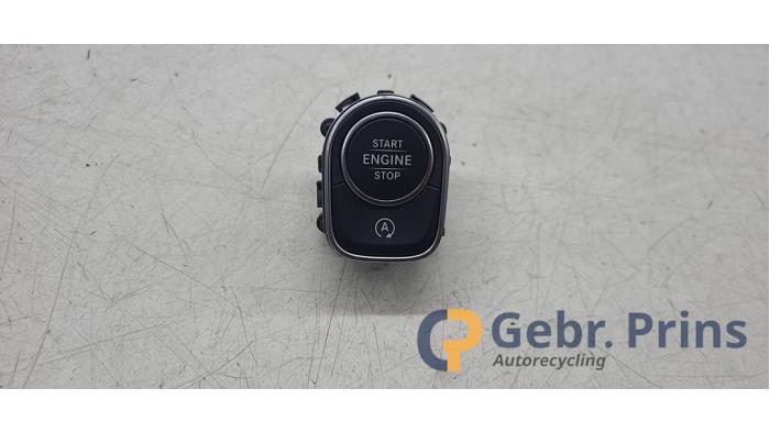 Używane Przelacznik Start/Stop Mercedes CLA (118.3) 1.3 CLA-180 Turbo 16V Cena € 10,00 Procedura marży oferowane przez Autorec. Gebr. Prins b.v.