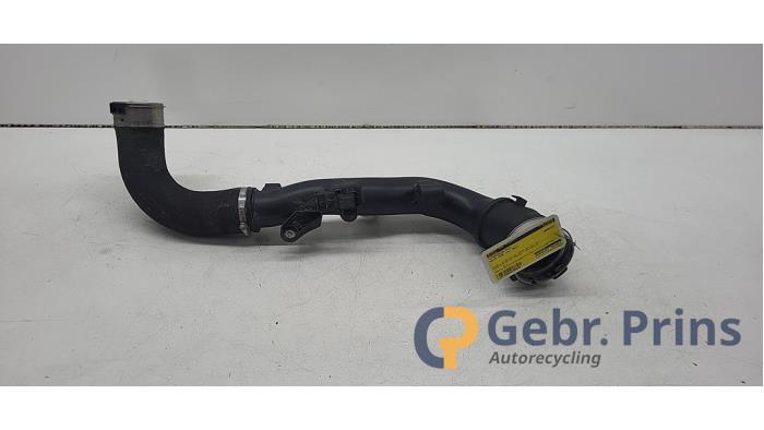 Gebrauchte Intercooler Rohr Volvo XC60 II (UZ) 2.0 T6 16V Plug-in Hybrid AWD Preis € 75,00 Margenregelung angeboten von Autorec. Gebr. Prins b.v.