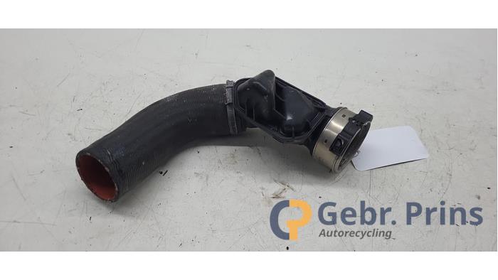 Gebrauchte Intercooler Rohr Volvo XC60 II (UZ) 2.0 T6 16V Plug-in Hybrid AWD Preis € 35,00 Margenregelung angeboten von Autorec. Gebr. Prins b.v.