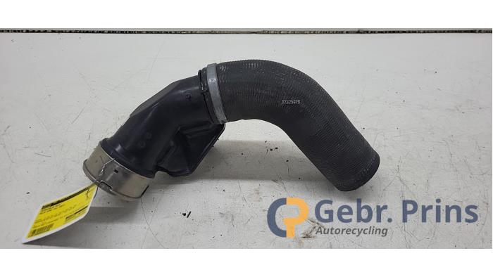 Intercooler Rohr van een Volvo XC60 II (UZ) 2.0 T6 16V Plug-in Hybrid AWD 2021