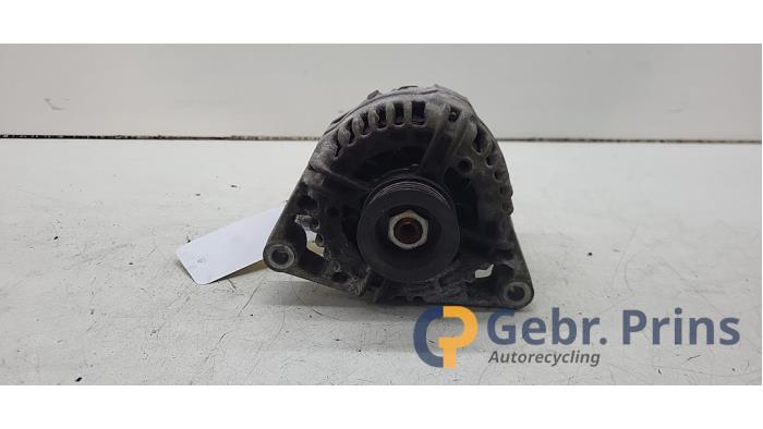 Begagnade Dynamo Opel Corsa D 1.4 16V Twinport Pris € 40,00 Marginaltabell erbjuds av Autorec. Gebr. Prins b.v.
