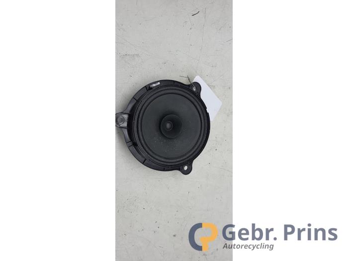 Używane Glosnik Renault Captur I (2R) 1.2 TCE 16V EDC Cena € 20,00 Procedura marży oferowane przez Autorec. Gebr. Prins b.v.