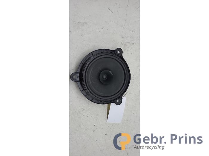 Używane Glosnik Renault Captur I (2R) 1.2 TCE 16V EDC Cena € 20,00 Procedura marży oferowane przez Autorec. Gebr. Prins b.v.