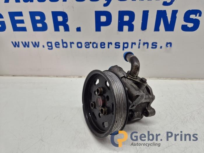 Usagé Pompe de direction Volkswagen Transporter T5 1.9 TDi Prix € 75,00 Règlement à la marge proposé par Autorec. Gebr. Prins b.v.