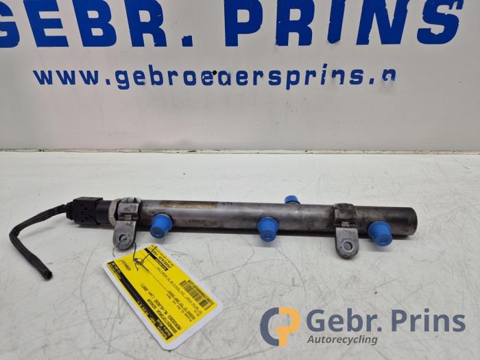 Begagnade Bränsletryckssensor Mercedes ML II (164/4JG) 3.0 ML-320 CDI 4-Matic V6 24V Pris € 50,00 Marginaltabell erbjuds av Autorec. Gebr. Prins b.v.