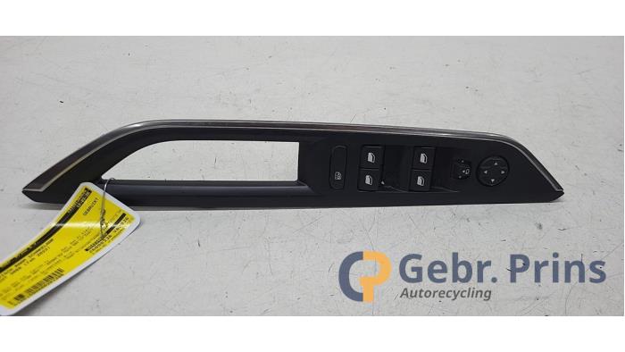 Usados Interruptor de ventanilla eléctrica Peugeot 3008 II (M4/MC/MJ/MR) 1.2 12V e-THP PureTech 130 Precio € 85,00 IVA incluido ofrecido por Autorec. Gebr. Prins b.v.