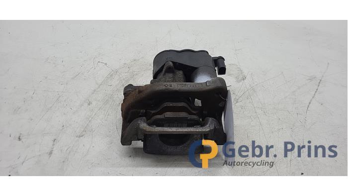 Begagnade Bakre bromsok, vänster Peugeot 3008 II (M4/MC/MJ/MR) 1.2 12V e-THP PureTech 130 Pris € 90,00 Inklusive moms erbjuds av Autorec. Gebr. Prins b.v.