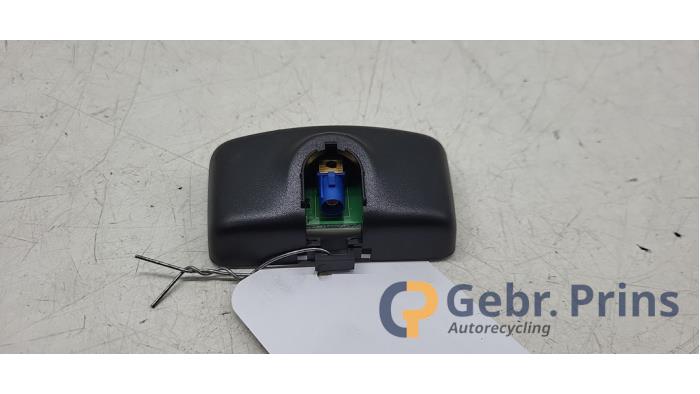 Używane Antena GPS Ford Kuga II (DM2) 1.5 EcoBoost 16V 150 Cena € 20,00 Procedura marży oferowane przez Autorec. Gebr. Prins b.v.