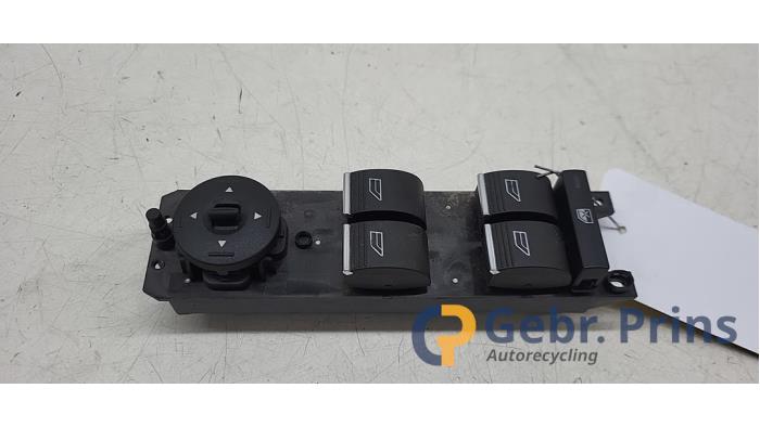 Usados Interruptor de ventanilla eléctrica Ford Kuga II (DM2) 1.5 EcoBoost 16V 150 Precio € 35,00 Norma de margen ofrecido por Autorec. Gebr. Prins b.v.