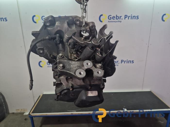 Usagé Boîte de vitesse Opel Corsa E 1.3 CDTi 16V ecoFLEX Prix € 350,00 Règlement à la marge proposé par Autorec. Gebr. Prins b.v.