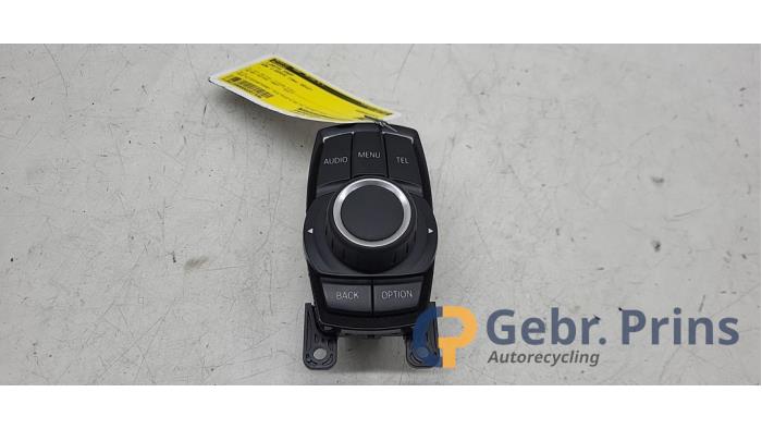 Używane Przycisk I-Drive BMW 1 serie (F20) 114i 1.6 16V Cena € 75,00 Procedura marży oferowane przez Autorec. Gebr. Prins b.v.