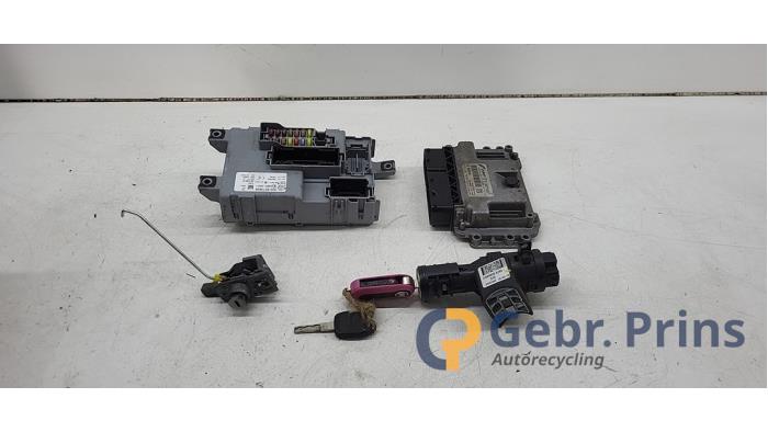 Used Ignition lock + computer Fiat 500 (312) 1.4 16V Price € 150,00 Margin scheme offered by Autorec. Gebr. Prins b.v.