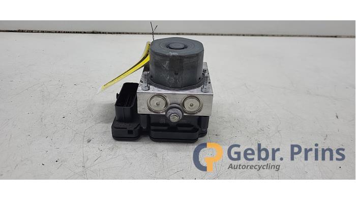 Begagnade ABS-pump Opel Corsa E 1.3 CDTi 16V ecoFLEX Pris € 50,00 Marginaltabell erbjuds av Autorec. Gebr. Prins b.v.