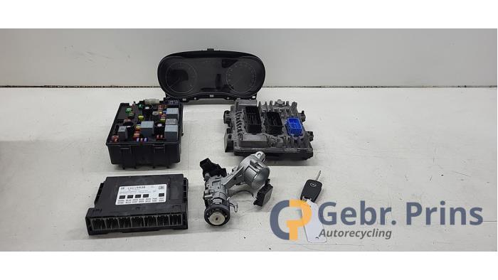 Used Ignition lock + computer Opel Corsa E 1.3 CDTi 16V ecoFLEX Price € 150,00 Margin scheme offered by Autorec. Gebr. Prins b.v.