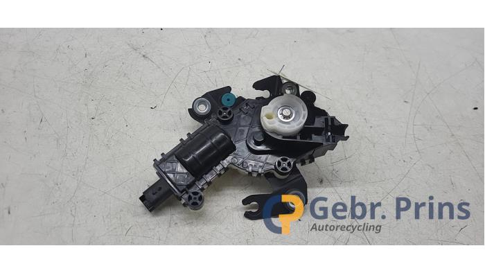 Używane Silnik rygla tylnej klapy DS Automobiles DS 4 1.2 12V PureTech 130 Cena € 40,00 Procedura marży oferowane przez Autorec. Gebr. Prins b.v.
