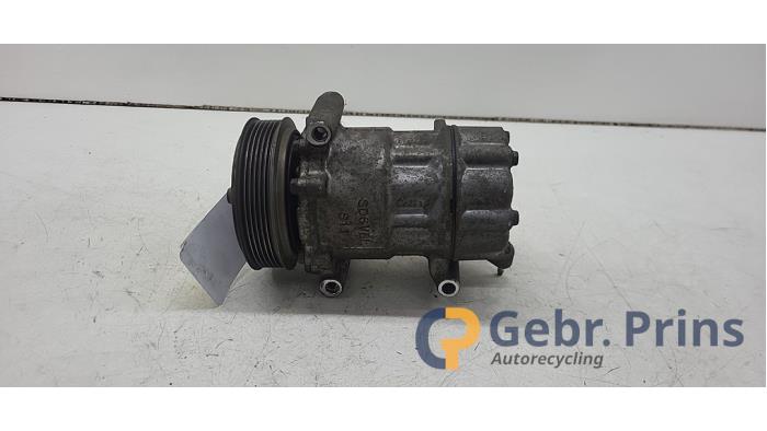 Usagé Pompe clim Peugeot 206 (2A/C/H/J/S) 1.6 16V Prix € 40,00 Règlement à la marge proposé par Autorec. Gebr. Prins b.v.