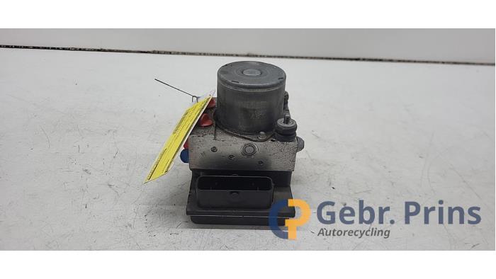 Begagnade ABS-pump Opel Corsa D 1.2 16V Pris € 200,00 Marginaltabell erbjuds av Autorec. Gebr. Prins b.v.