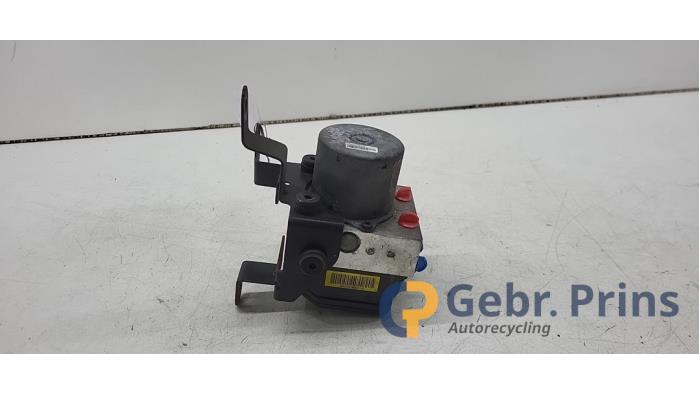 Begagnade ABS-pump Hyundai Genesis Coupé (BK) 2.0 Turbo 16V Pris € 100,00 Marginaltabell erbjuds av Autorec. Gebr. Prins b.v.