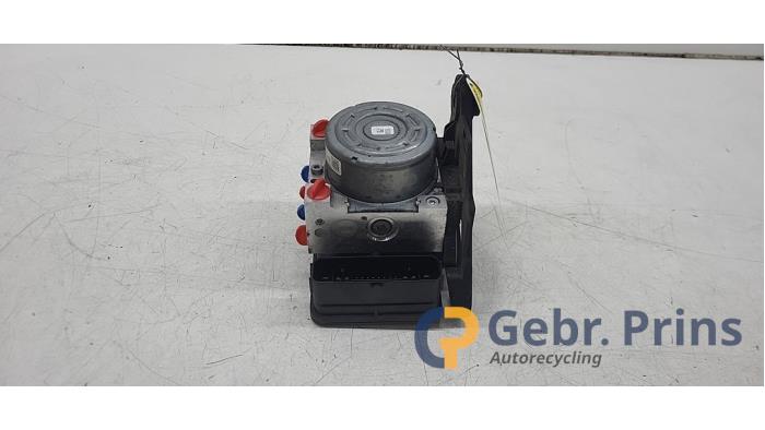 Begagnade ABS-pump Volkswagen Golf VII (AUA) 1.4 TSI 16V Pris € 100,00 Marginaltabell erbjuds av Autorec. Gebr. Prins b.v.