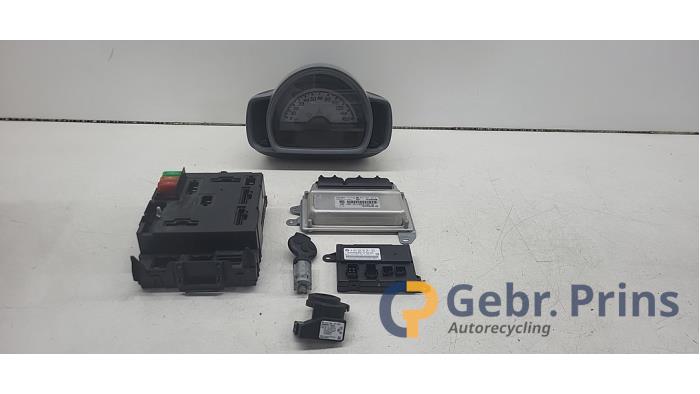 Used Ignition lock + computer Smart Fortwo Coupé (451.3) 1.0 Micro Hybrid Drive Price € 125,00 Margin scheme offered by Autorec. Gebr. Prins b.v.