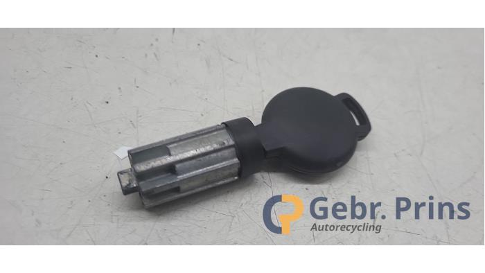 Ignition lock + computer from a Smart Fortwo Coupé (451.3) 1.0 Micro Hybrid Drive 2007