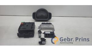 Ignition lock + computer from a Smart Fortwo Coupé (451.3) 1.0 Micro Hybrid Drive 2007