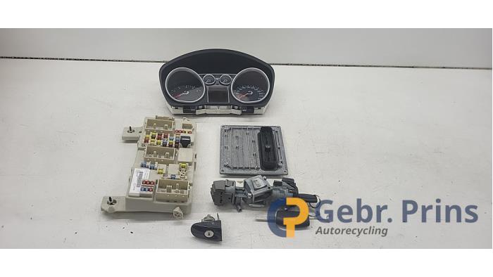 Used Ignition lock + computer Ford Focus 2 1.6 16V Price € 100,00 Margin scheme offered by Autorec. Gebr. Prins b.v.