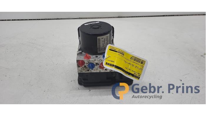 Begagnade ABS-pump Ford Fiesta 6 (JA8) 1.4 16V Pris € 75,00 Marginaltabell erbjuds av Autorec. Gebr. Prins b.v.