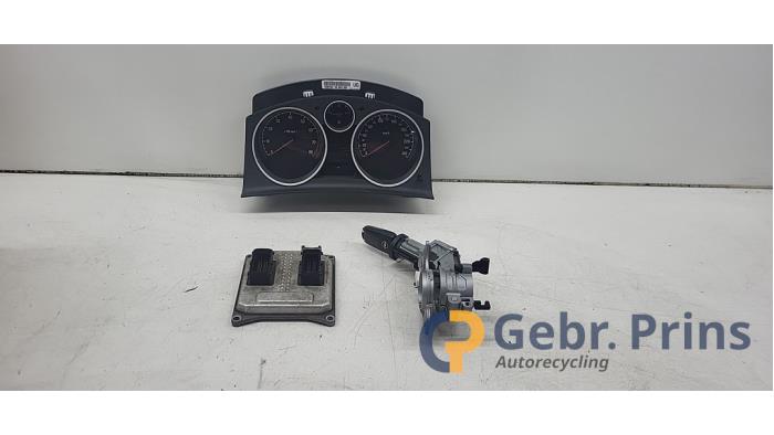 Used Ignition lock + computer Opel Astra H (L48) 1.6 16V Price € 100,00 Margin scheme offered by Autorec. Gebr. Prins b.v.