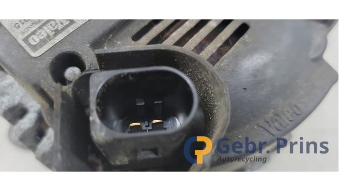 Dynamo van een Volkswagen Golf Plus (5M1/1KP) 1.6 FSI 16V 2007