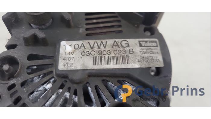 Dynamo van een Volkswagen Golf Plus (5M1/1KP) 1.6 FSI 16V 2007