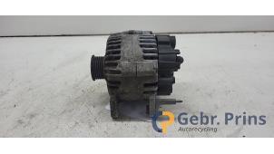 Dynamo van een Volkswagen Golf Plus (5M1/1KP) 1.6 FSI 16V 2007