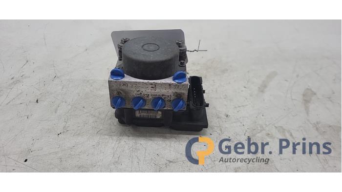 Gebrauchte ABS Pumpe Suzuki SX4 (EY/GY) 1.6 16V VVT Comfort,Exclusive Autom. Preis € 150,00 Margenregelung angeboten von Autorec. Gebr. Prins b.v.