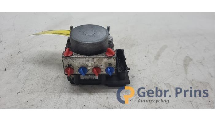 Begagnade ABS-pump Opel Corsa D 1.2 16V Pris € 125,00 Marginaltabell erbjuds av Autorec. Gebr. Prins b.v.
