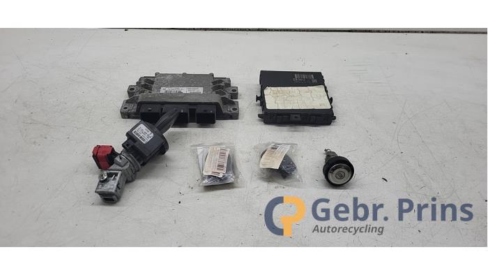 Used Ignition lock + computer Renault Twingo II (CN) 1.2 16V Price € 90,00 Margin scheme offered by Autorec. Gebr. Prins b.v.
