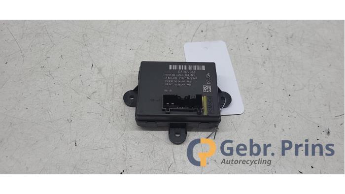 Używane Modul centralnego zamka Volvo V40 Cross Country (MZ) 2.0 D4 16V Cena € 20,00 Procedura marży oferowane przez Autorec. Gebr. Prins b.v.