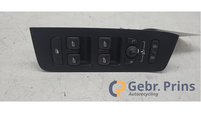 Usados Interruptor de ventanilla eléctrica Volvo V40 Cross Country (MZ) 2.0 D4 16V Precio € 25,00 Norma de margen ofrecido por Autorec. Gebr. Prins b.v.