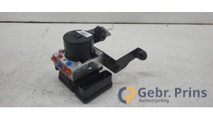ABS-pump från en Volvo V40 Cross Country (MZ) 2.0 D4 16V 2016