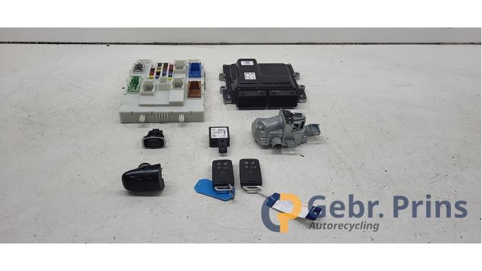 Gebrauchte Zündschloss + Steuergerät Volvo V40 Cross Country (MZ) 2.0 D4 16V Preis € 100,00 Margenregelung angeboten von Autorec. Gebr. Prins b.v.
