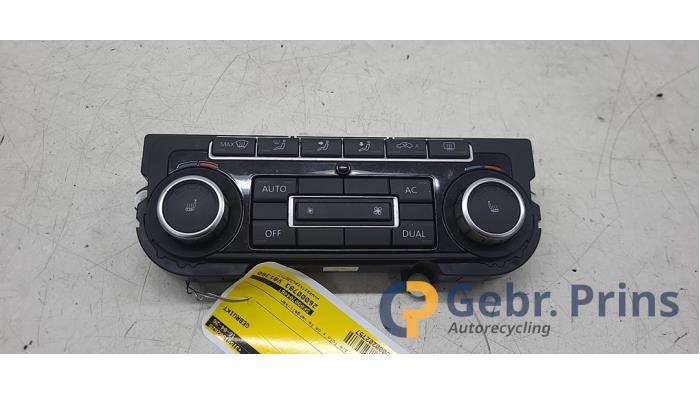 Używane Panel sterowania klimatyzacji Volkswagen Golf VI (5K1) 1.4 TSI 122 16V Cena € 50,00 Procedura marży oferowane przez Autorec. Gebr. Prins b.v.