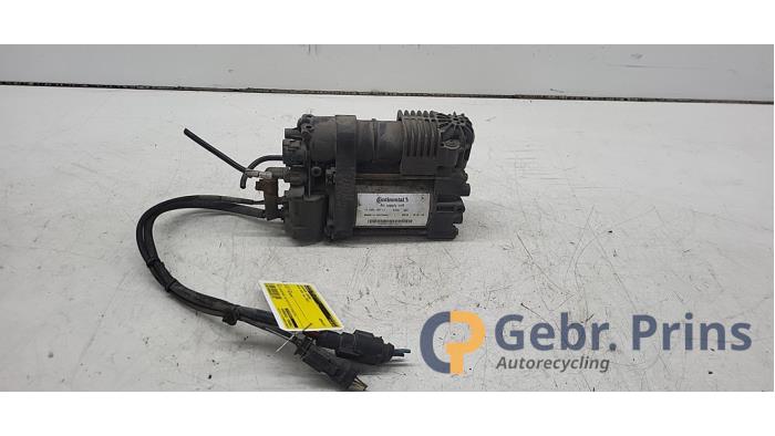 Begagnade Luftpump (fjädring) Volvo XC90 II 2.0 T8 16V Twin Engine AWD Pris € 250,00 Marginaltabell erbjuds av Autorec. Gebr. Prins b.v.