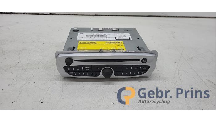 Gebrauchte Radio Renault Megane III Berline (BZ) 1.5 dCi 110 Preis € 50,00 Margenregelung angeboten von Autorec. Gebr. Prins b.v.