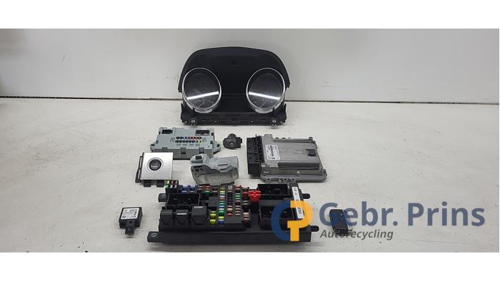 Used Ignition lock + computer Landrover Range Rover Evoque (LVJ/LVS) 2.2 TD4 16V Price € 350,00 Margin scheme offered by Autorec. Gebr. Prins b.v.