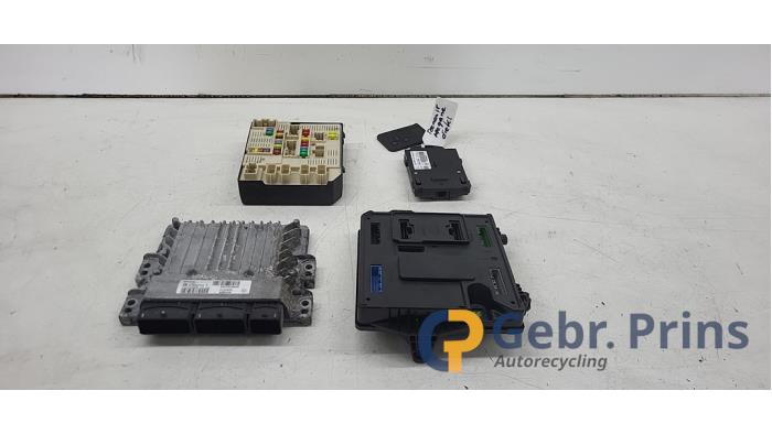 Used Ignition lock + computer Renault Megane III Berline (BZ) 1.5 dCi 110 Price € 150,00 Margin scheme offered by Autorec. Gebr. Prins b.v.