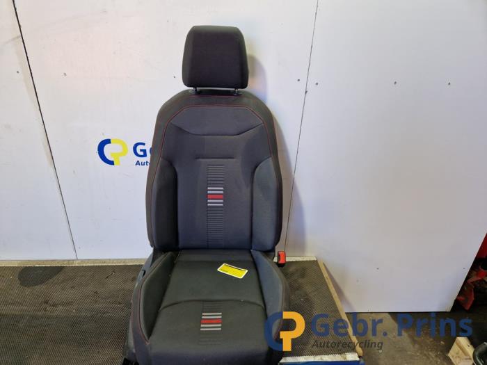 Begagnade Säte, höger Seat Arona (KJX) 1.0 TSI 12V Pris € 200,00 Marginaltabell erbjuds av Autorec. Gebr. Prins b.v.