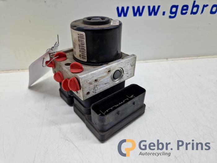 Gebrauchte ABS Pumpe Toyota Yaris II (P9) 1.3 16V VVT-i Preis € 75,00 Margenregelung angeboten von Autorec. Gebr. Prins b.v.