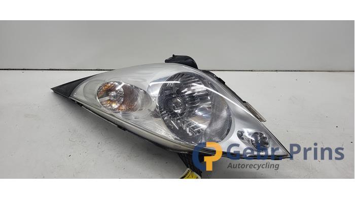 Gebrauchte Scheinwerfer links Chevrolet Spark (M300) 1.0 16V Bifuel Preis € 50,00 Margenregelung angeboten von Autorec. Gebr. Prins b.v.