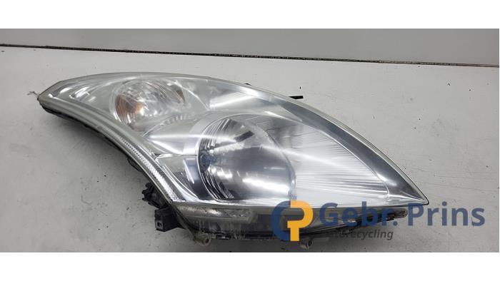 Używane Reflektor prawy Suzuki Swift (ZA/ZC/ZD) 1.2 16_ Cena € 50,00 Procedura marży oferowane przez Autorec. Gebr. Prins b.v.