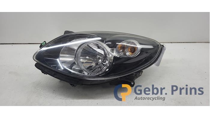 Gebrauchte Scheinwerfer links Renault Twingo II (CN) 1.2 Preis € 50,00 Margenregelung angeboten von Autorec. Gebr. Prins b.v.