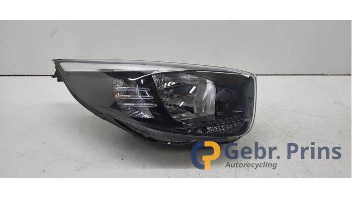 Używane Reflektor prawy Kia Picanto (JA) 1.0 DPi 12V Cena € 200,00 Procedura marży oferowane przez Autorec. Gebr. Prins b.v.